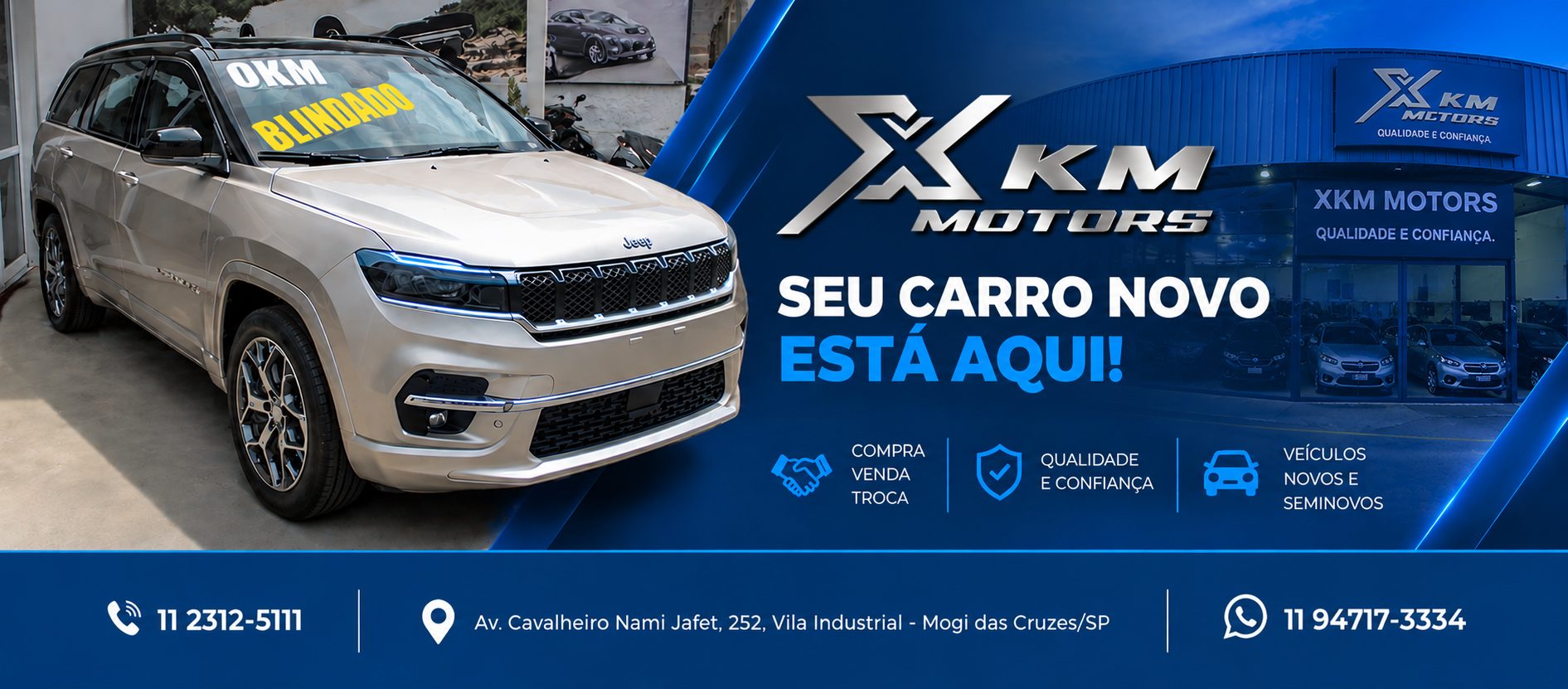 XKM Motors: seu carro novo está aqui. Jeep prata e fachada da loja, com a identidade azul e prateada da XKM.
